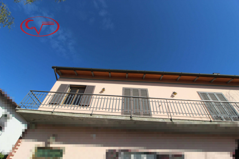 Immagine 1 di Casa bifamiliare in vendita  a Loro Ciuffenna