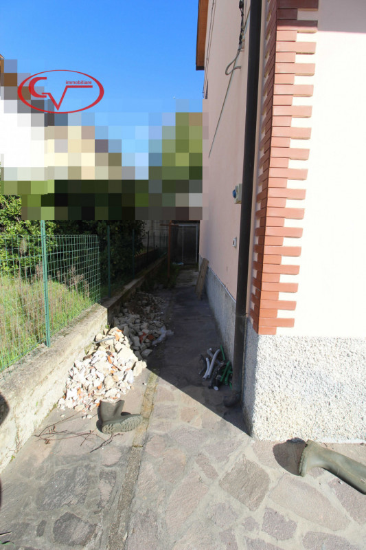 Immagine 18 di Casa bifamiliare in vendita  a Loro Ciuffenna