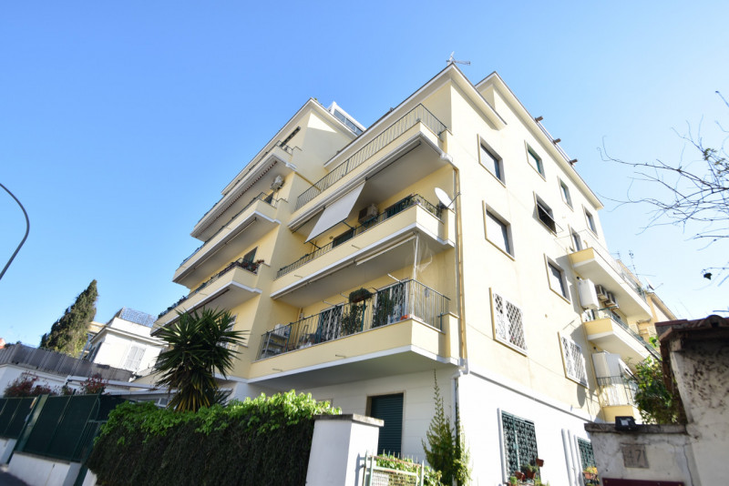 Immagine 17 di Appartamento in vendita  in Via Cino da Pistoia a Roma