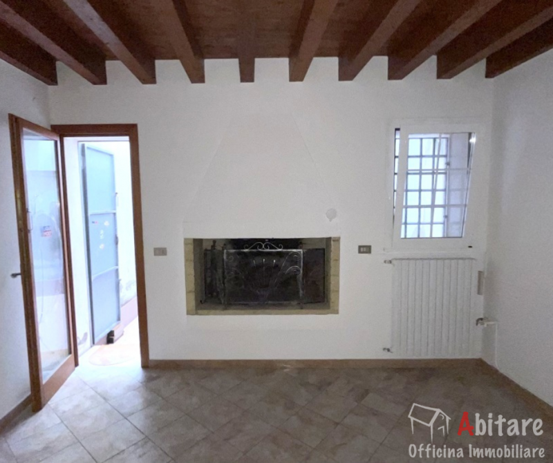 Immagine 2 di Casa indipendente in vendita  in Calle Airoldi a Chioggia