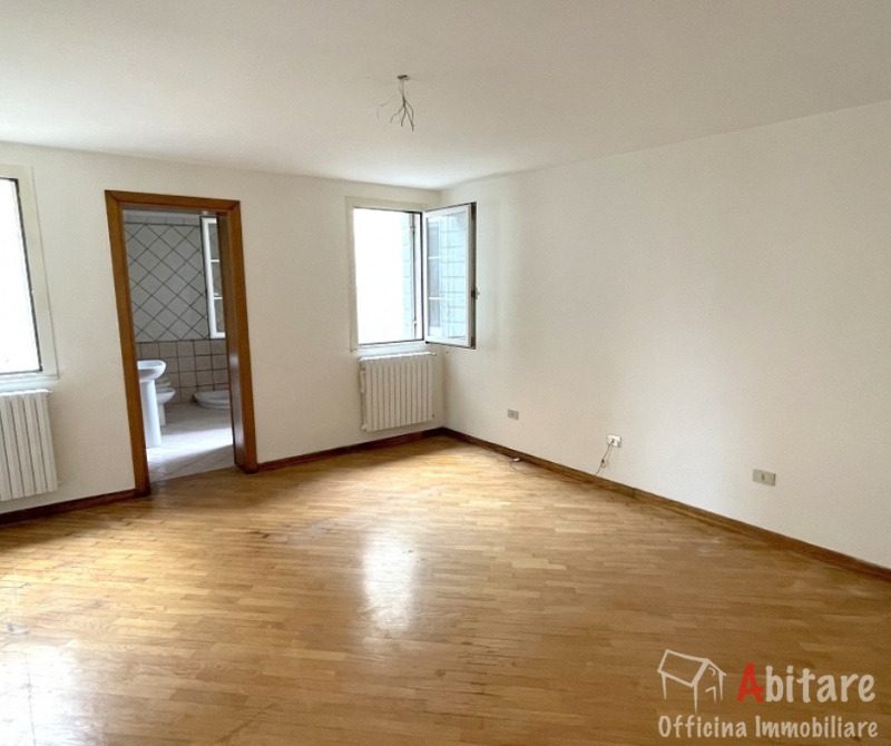 Immagine 9 di Casa indipendente in vendita  in Calle Airoldi a Chioggia