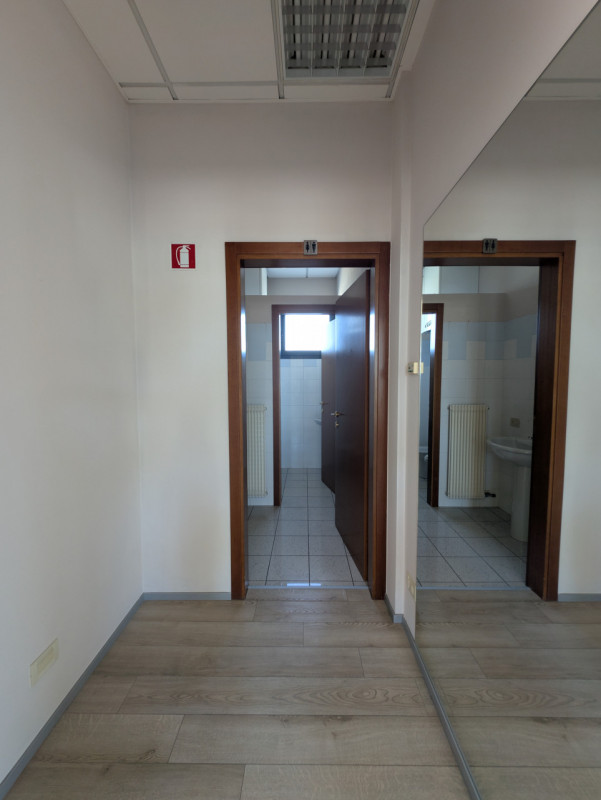 Immagine 10 di Ufficio in affitto  in thiene via gombe 18 a Thiene