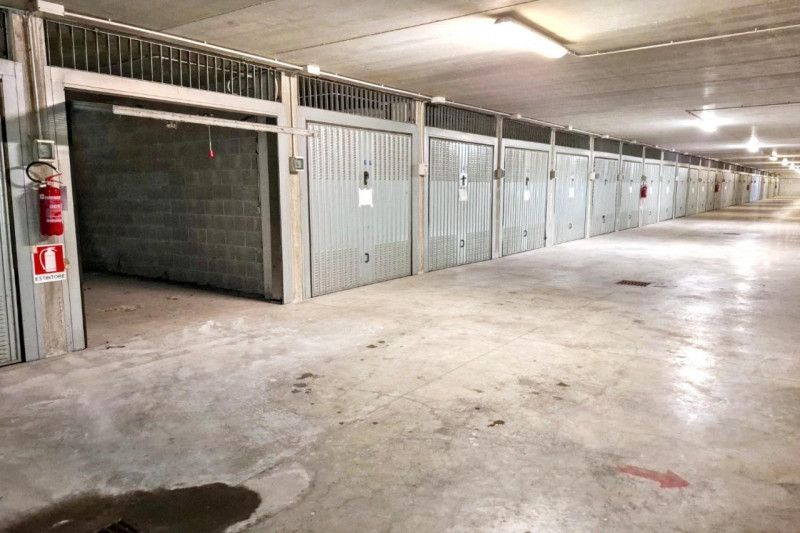 Immagine 8 di Posto auto in vendita  in Via San Vigilio, N. 28 a Milano