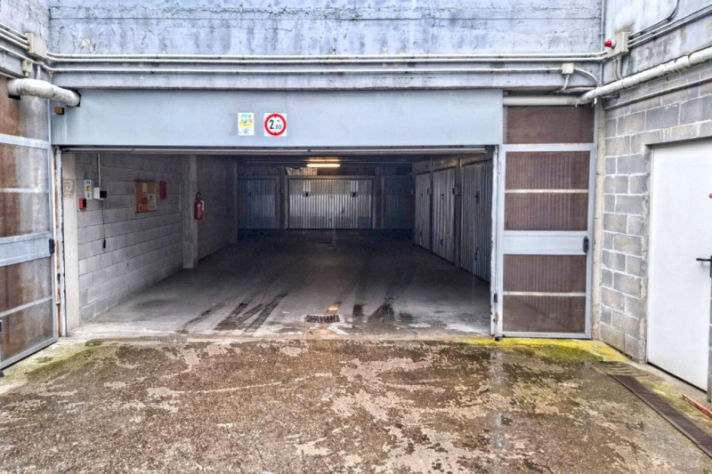 Immagine 15 di Posto auto in vendita  in Via San Vigilio, N. 28 a Milano