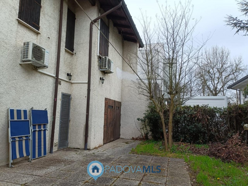 Immagine 5 di Casa bifamiliare in vendita  in Via Friuli a Selvazzano Dentro