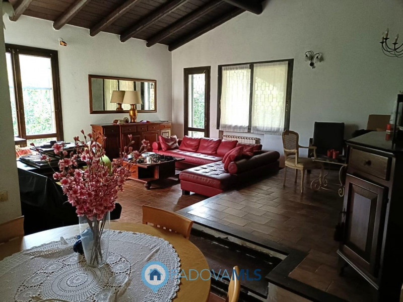 Immagine 9 di Casa bifamiliare in vendita  in Via Friuli a Selvazzano Dentro