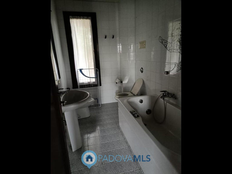 Immagine 17 di Casa bifamiliare in vendita  in Via Friuli a Selvazzano Dentro