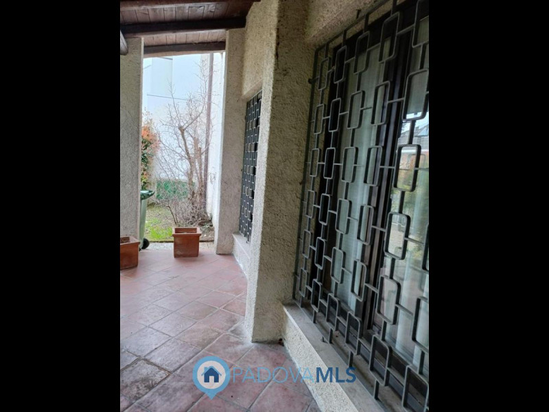 Immagine 24 di Casa bifamiliare in vendita  in Via Friuli a Selvazzano Dentro