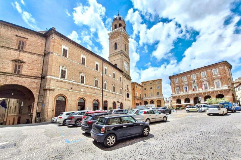 Immagine 2 di Cantina in vendita  in Via Cesare Costa, N. 14 a Macerata