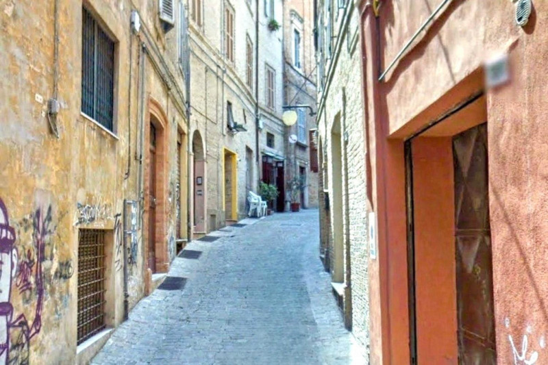 Immagine 4 di Cantina in vendita  in Via Cesare Costa, N. 14 a Macerata