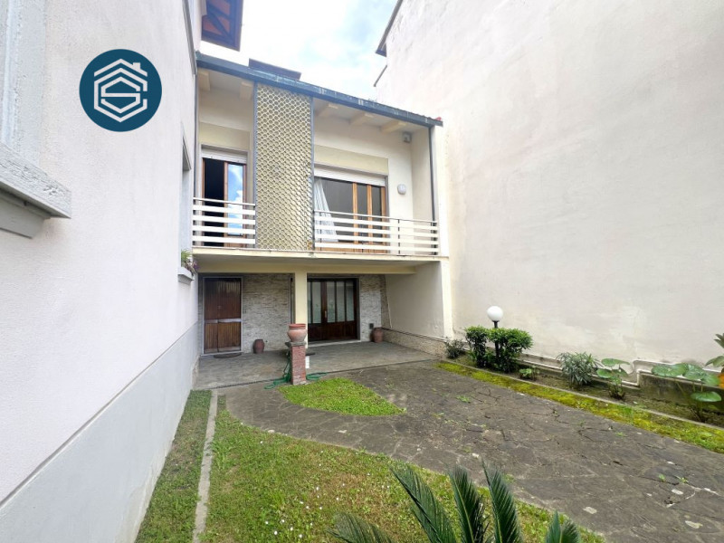 Immagine 5 di Casa indipendente in vendita  in Via Bruno Buozzi 127 a Campi Bisenzio