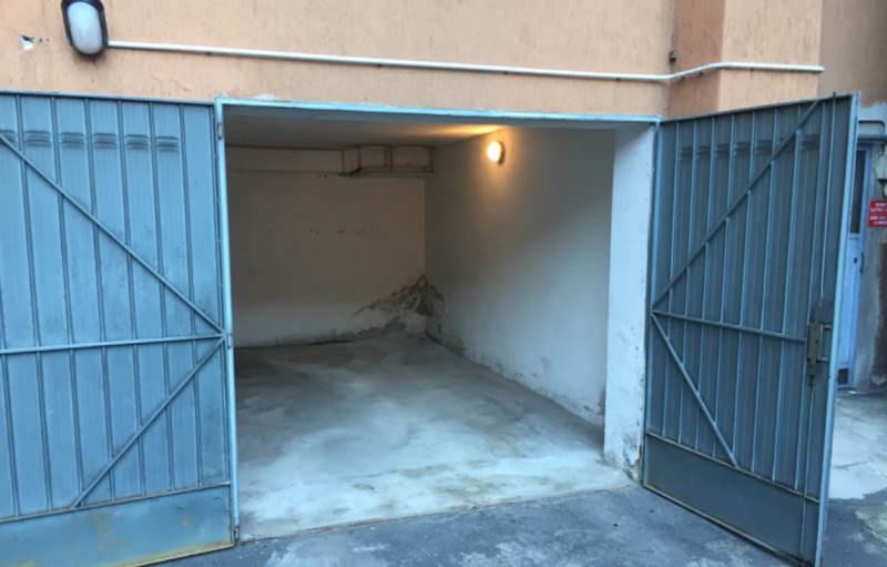 Immagine 1 di Garage in vendita  in Piazzale Michelangelo Buonarroti a Parma