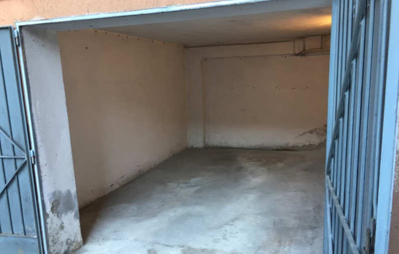 Immagine 2 di Garage in vendita  in Piazzale Michelangelo Buonarroti a Parma