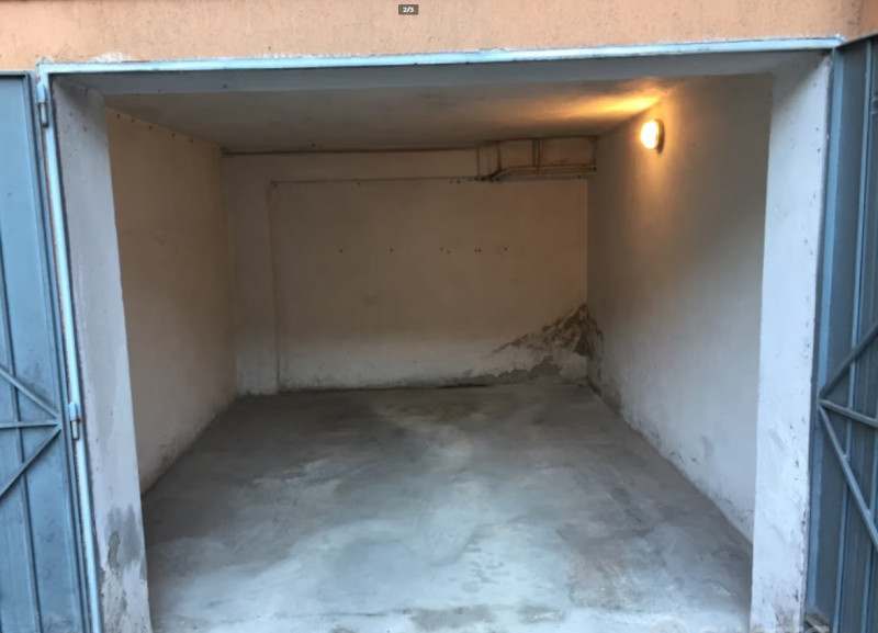 Immagine 3 di Garage in vendita  in Piazzale Michelangelo Buonarroti a Parma