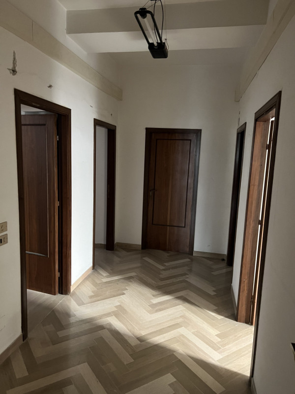 Immagine 3 di Appartamento in vendita  in PIAZZA STAMIRA a Ancona