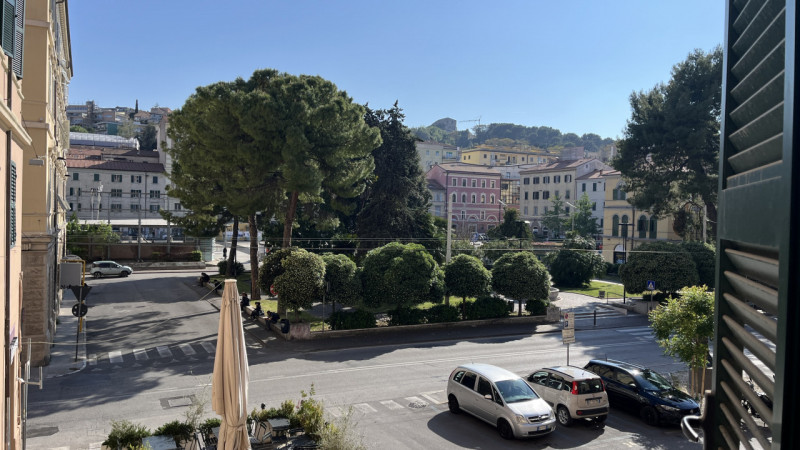 Immagine 5 di Appartamento in vendita  in PIAZZA STAMIRA a Ancona