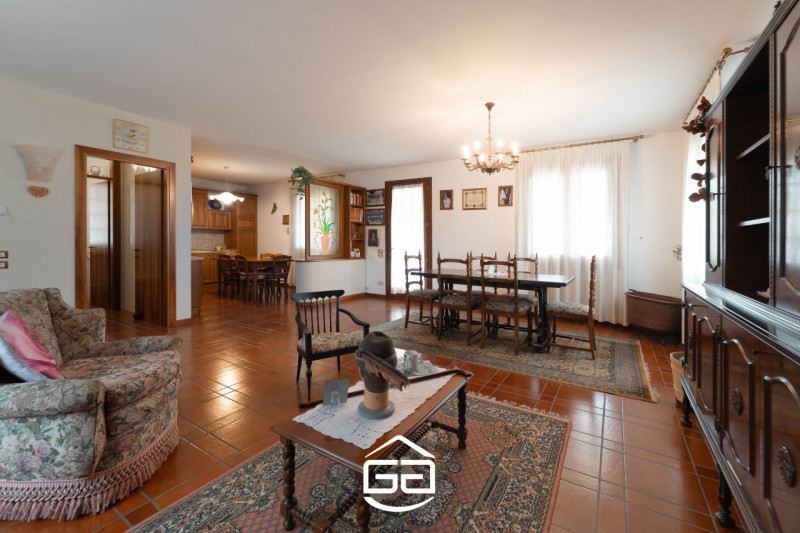 Immagine 10 di Casa bifamiliare in vendita  in Via Crosara, 2/E a Bolzano Vicentino