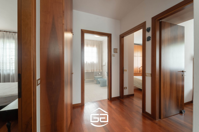 Immagine 18 di Casa bifamiliare in vendita  in Via Crosara, 2/E a Bolzano Vicentino