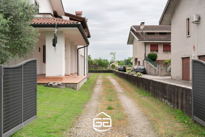 Immagine 48 di Casa bifamiliare in vendita  in Via Crosara, 2/E a Bolzano Vicentino