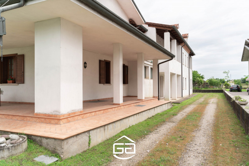 Immagine 50 di Casa bifamiliare in vendita  in Via Crosara, 2/E a Bolzano Vicentino