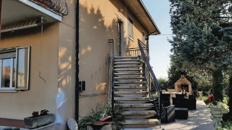 Immagine 2 di Casa bifamiliare in vendita  in VIA VIRGILIANA 1 a Trevenzuolo