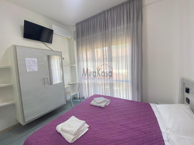 Immagine 1 di Hotel in vendita  a Cervia