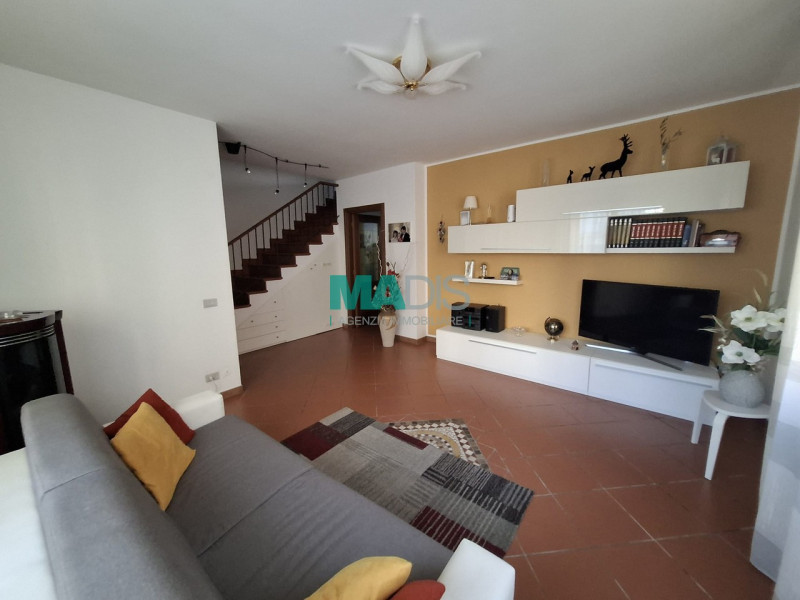 Immagine 3 di Casa indipendente in vendita  in Via Lorenzo da Prato a Prato