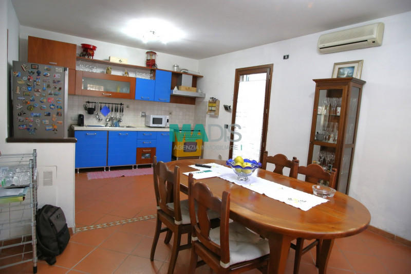 Immagine 4 di Casa indipendente in vendita  in Via Lorenzo da Prato a Prato