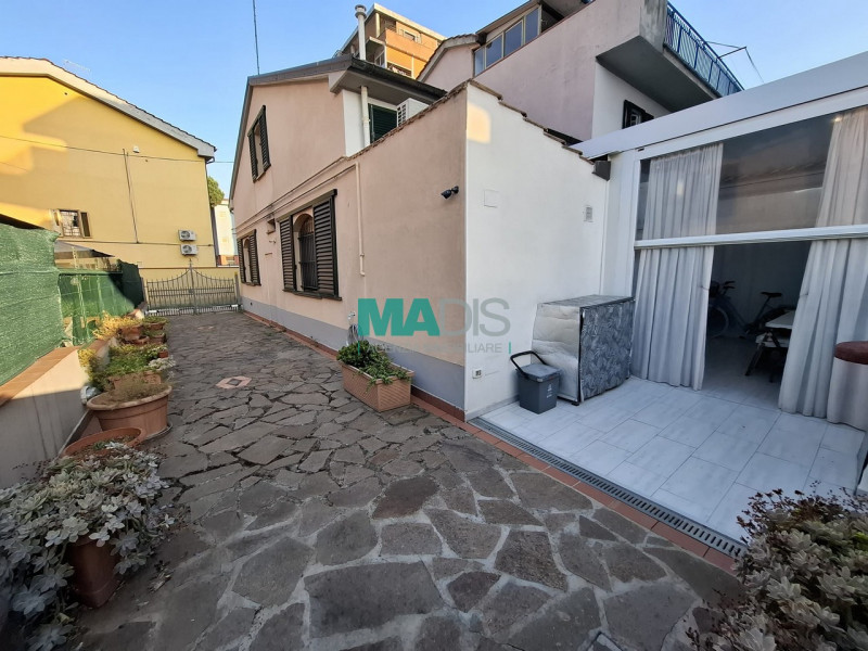 Immagine 11 di Casa indipendente in vendita  in Via Lorenzo da Prato a Prato