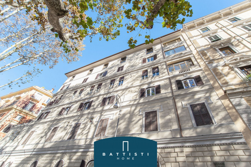 Immagine 1 di Appartamento in vendita  in Passeggiata di Ripetta a Roma