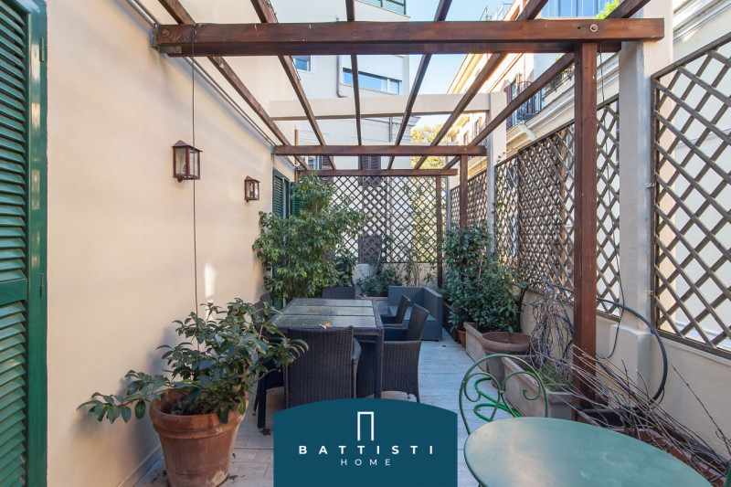 Immagine 2 di Appartamento in vendita  in Passeggiata di Ripetta a Roma