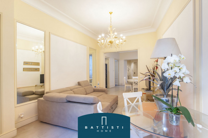 Immagine 5 di Appartamento in vendita  in Passeggiata di Ripetta a Roma