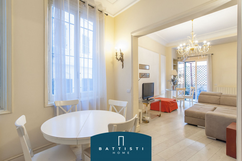 Immagine 8 di Appartamento in vendita  in Passeggiata di Ripetta a Roma