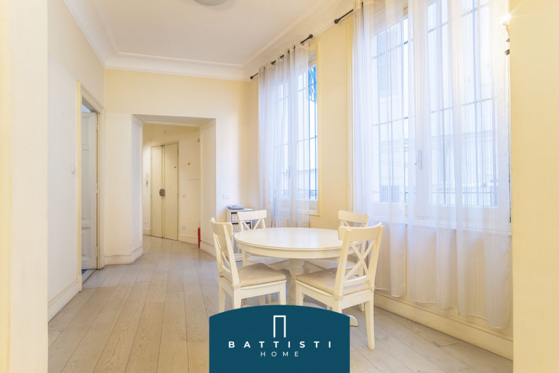 Immagine 9 di Appartamento in vendita  in Passeggiata di Ripetta a Roma