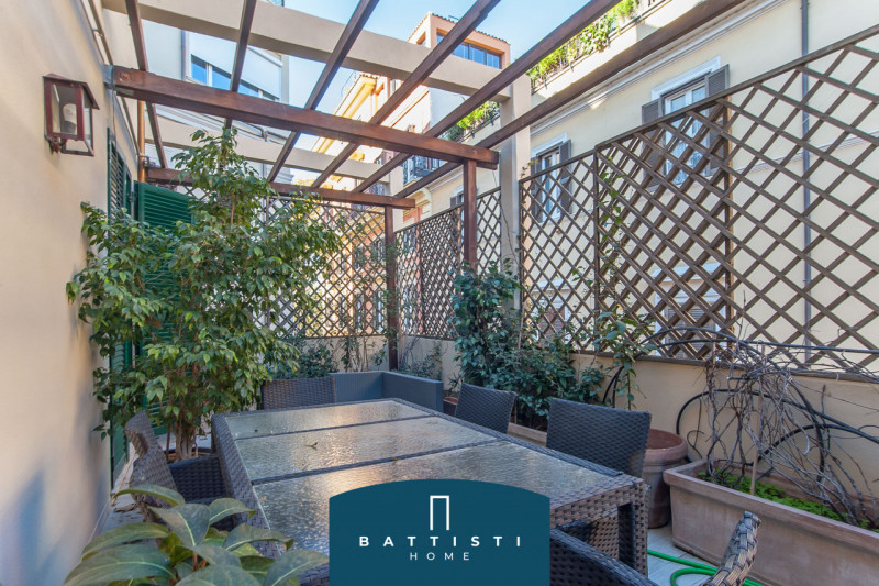 Immagine 10 di Appartamento in vendita  in Passeggiata di Ripetta a Roma