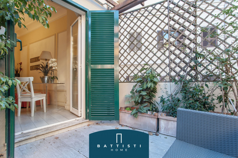 Immagine 11 di Appartamento in vendita  in Passeggiata di Ripetta a Roma