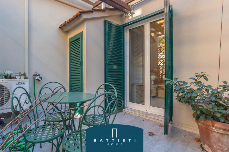 Immagine 12 di Appartamento in vendita  in Passeggiata di Ripetta a Roma