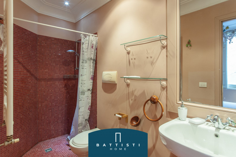 Immagine 18 di Appartamento in vendita  in Passeggiata di Ripetta a Roma