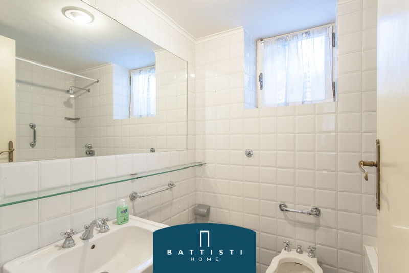 Immagine 19 di Appartamento in vendita  in Passeggiata di Ripetta a Roma