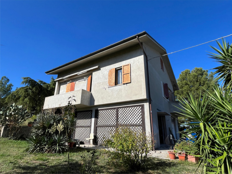 Immagine 2 di Casa indipendente in vendita  a Senigallia