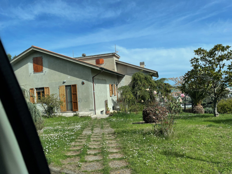 Immagine 5 di Casa indipendente in vendita  a Senigallia