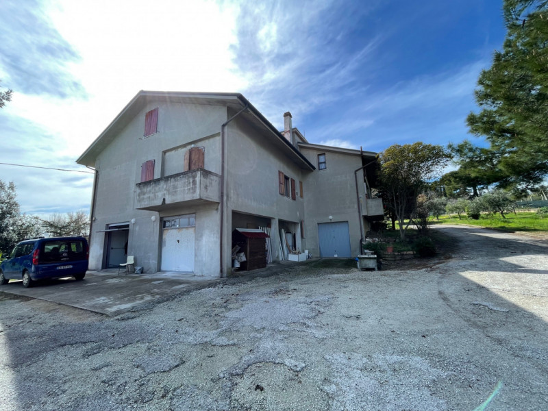 Immagine 8 di Casa indipendente in vendita  a Senigallia