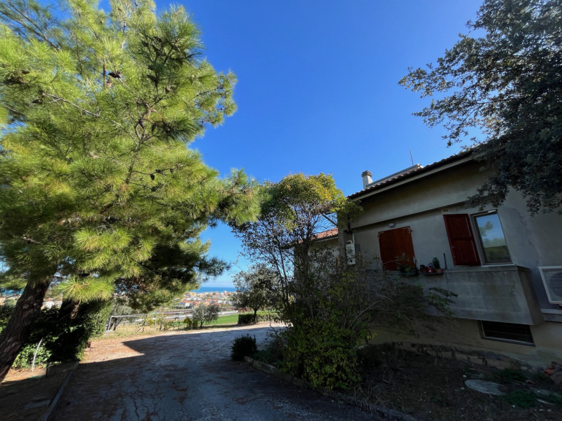 Immagine 15 di Casa indipendente in vendita  a Senigallia