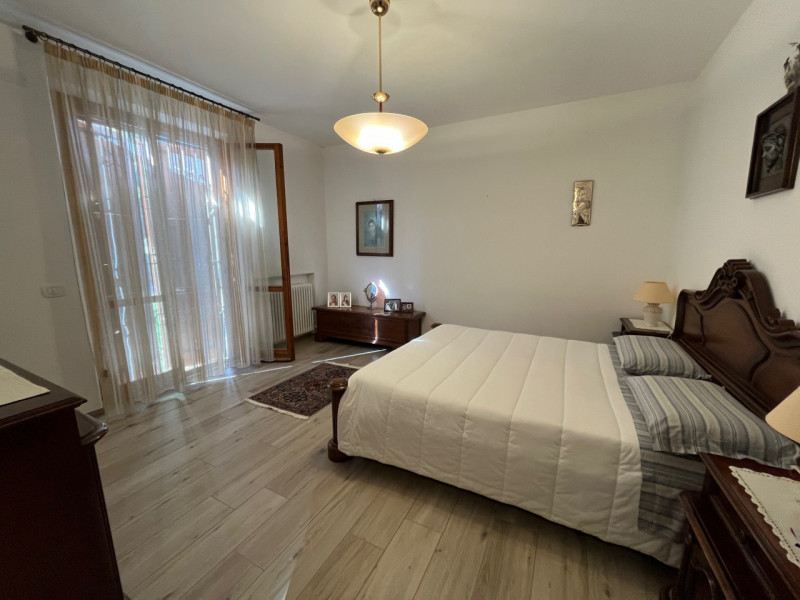 Immagine 30 di Casa indipendente in vendita  a Senigallia