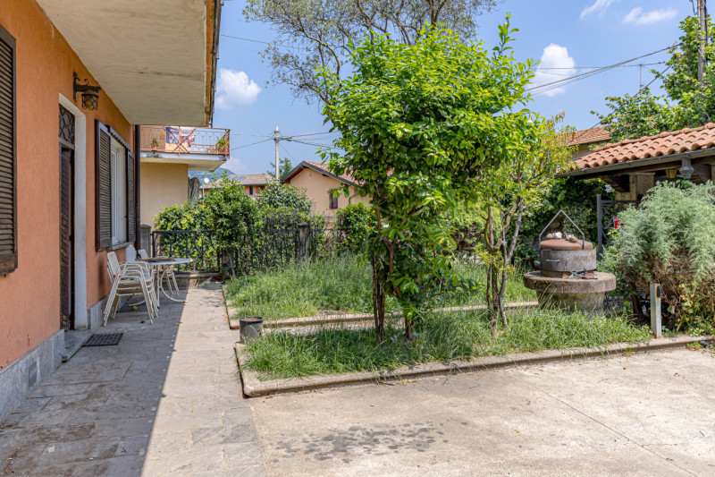 Immagine 5 di Casa indipendente in vendita  a Albavilla