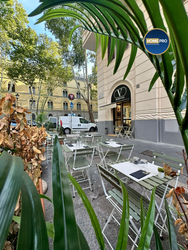 Immagine 3 di Negozio in vendita  in Viale Delle Milizie 88 a Roma