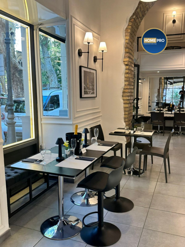 Immagine 5 di Negozio in vendita  in Viale Delle Milizie 88 a Roma