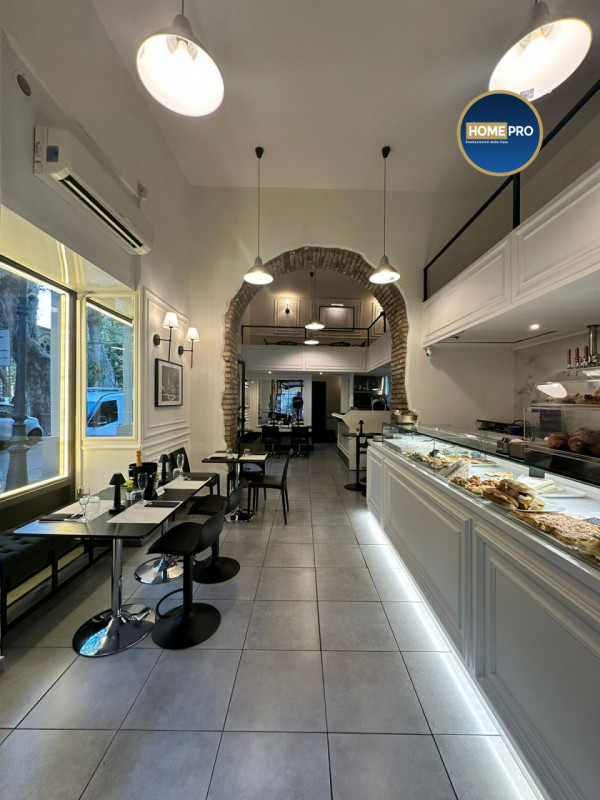 Immagine 8 di Negozio in vendita  in Viale Delle Milizie 88 a Roma