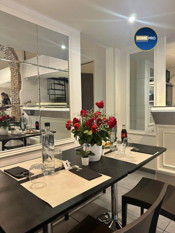 Immagine 10 di Negozio in vendita  in Viale Delle Milizie 88 a Roma