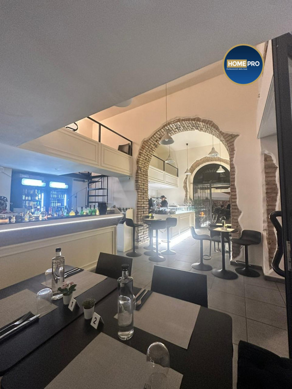 Immagine 14 di Negozio in vendita  in Viale Delle Milizie 88 a Roma